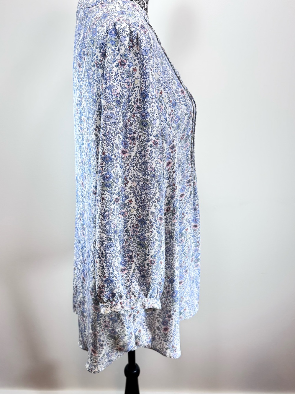 Rose and Olive Floral Button-Front Tunic Top in Soft Blue & Pink - Picture 4 of 6